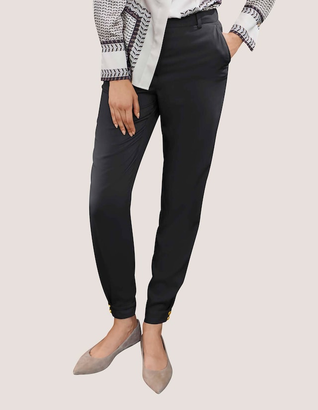 Schmale Hose mit modischem Saumbündchen