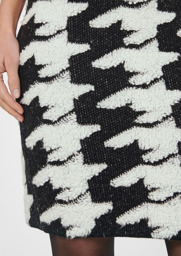 Houndstooth skirt in jacquard knit 4
