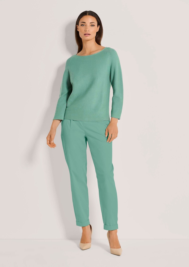 Pullover in modischer Kurzform