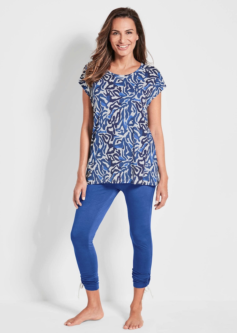 Freizeitanzug mit Raffung am Bein