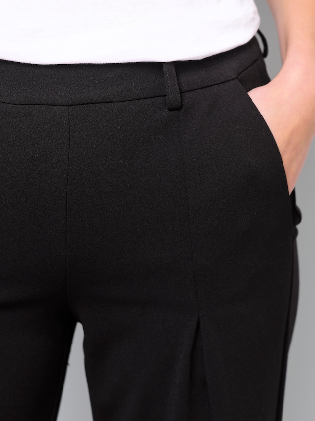 Hose mit Bügelfalten und Saumschlitzen 2