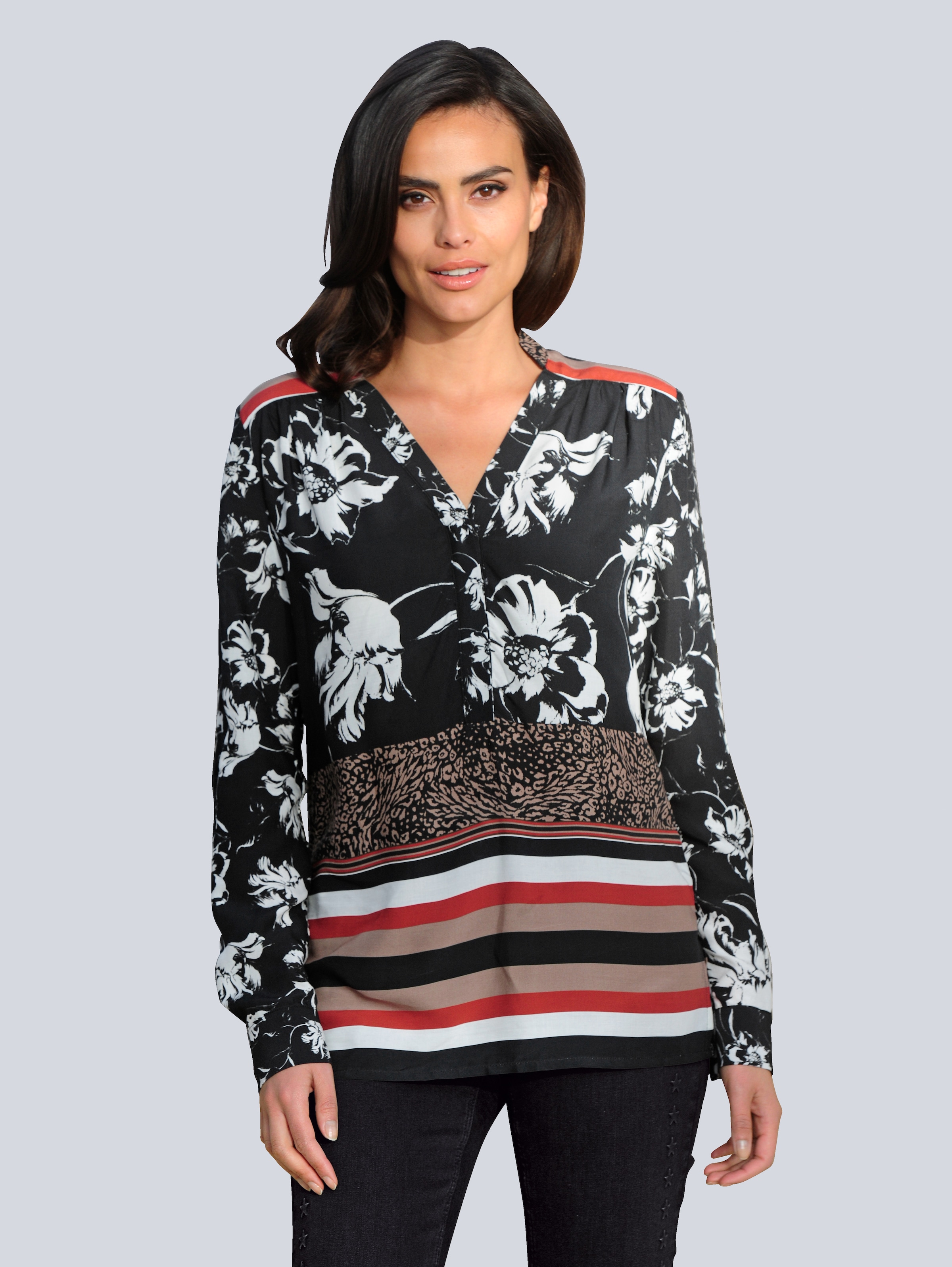 Bluse mit Druckbordüre am Saum 5