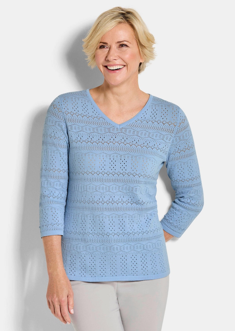 Leichter Strickpullover mit Ajourmuster