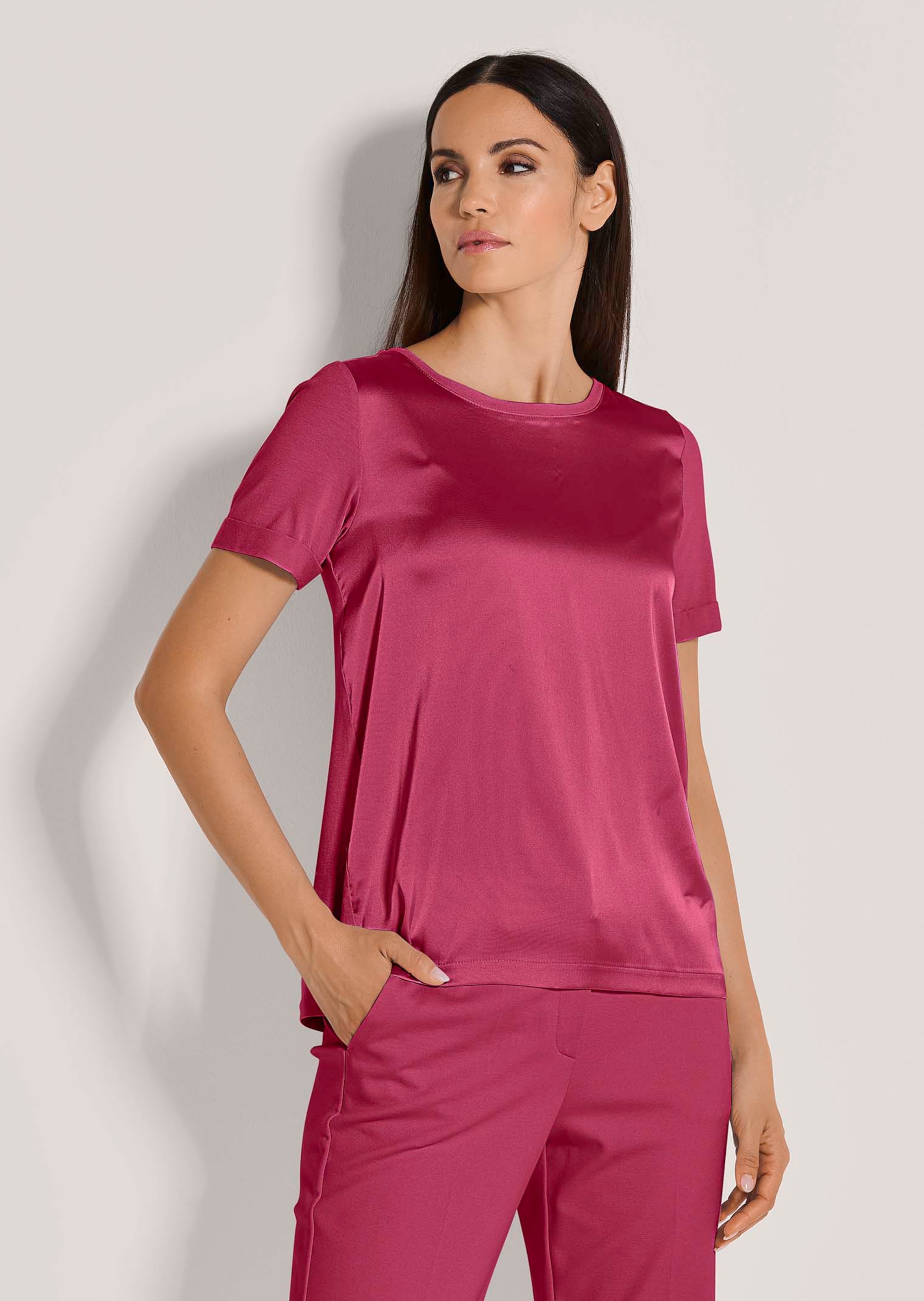 Blouse top with short sleeves
