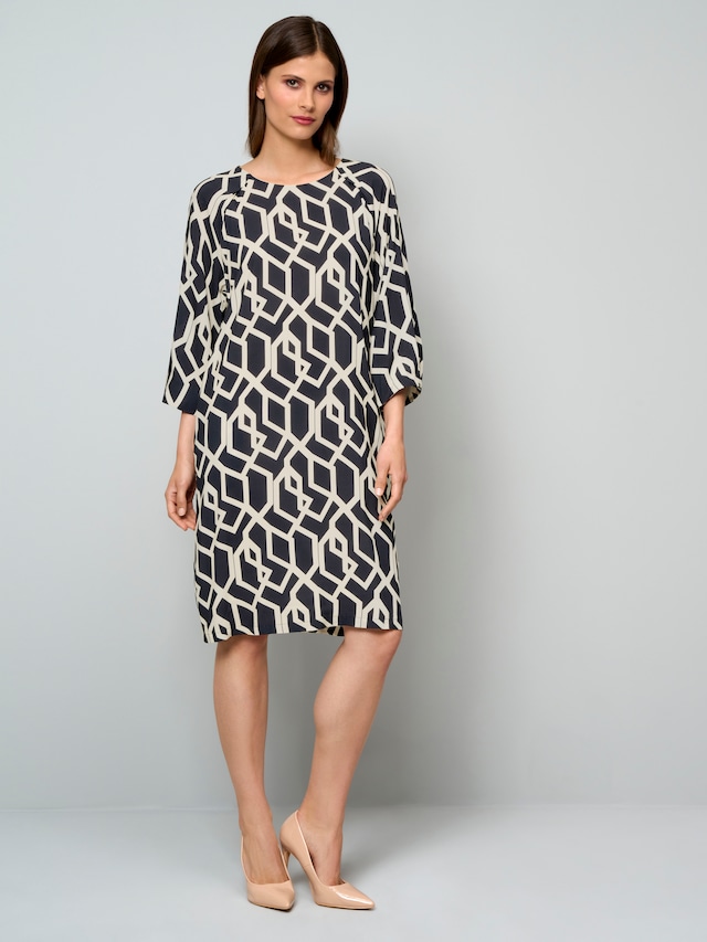 Kleid in grafischem Dessin