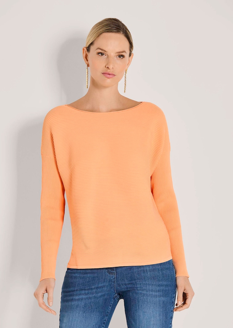 Quergerippter Strick-Pullover mit langen Ärmeln