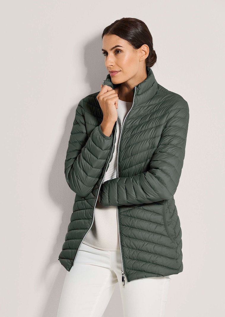 Daunenjacke mit Stehkragen