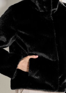 Modische Kurzjacke aus Webpelz thumbnail 5
