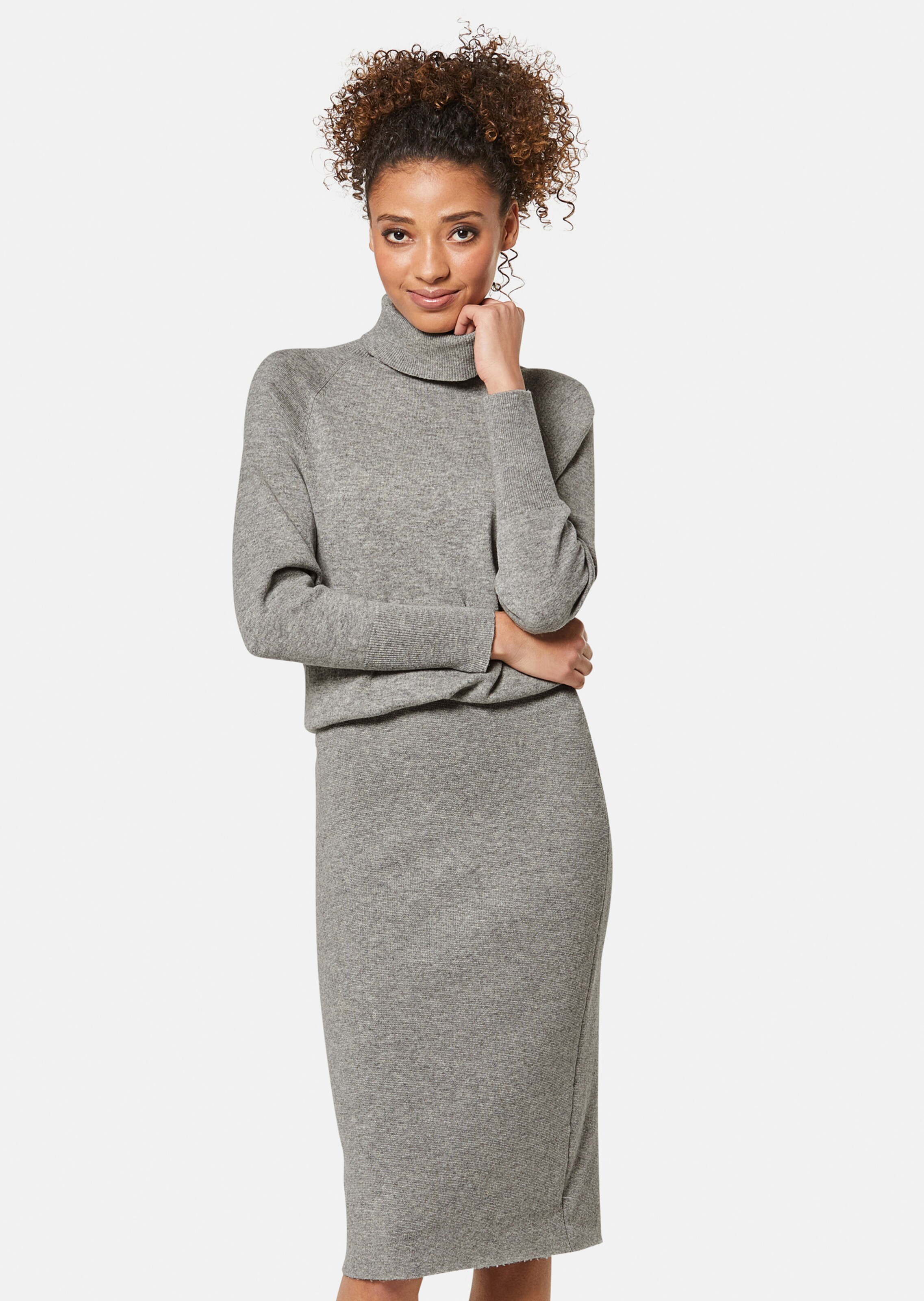 Strickkleid mit Rollkragen