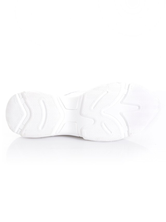 Sneaker in sportiver Form