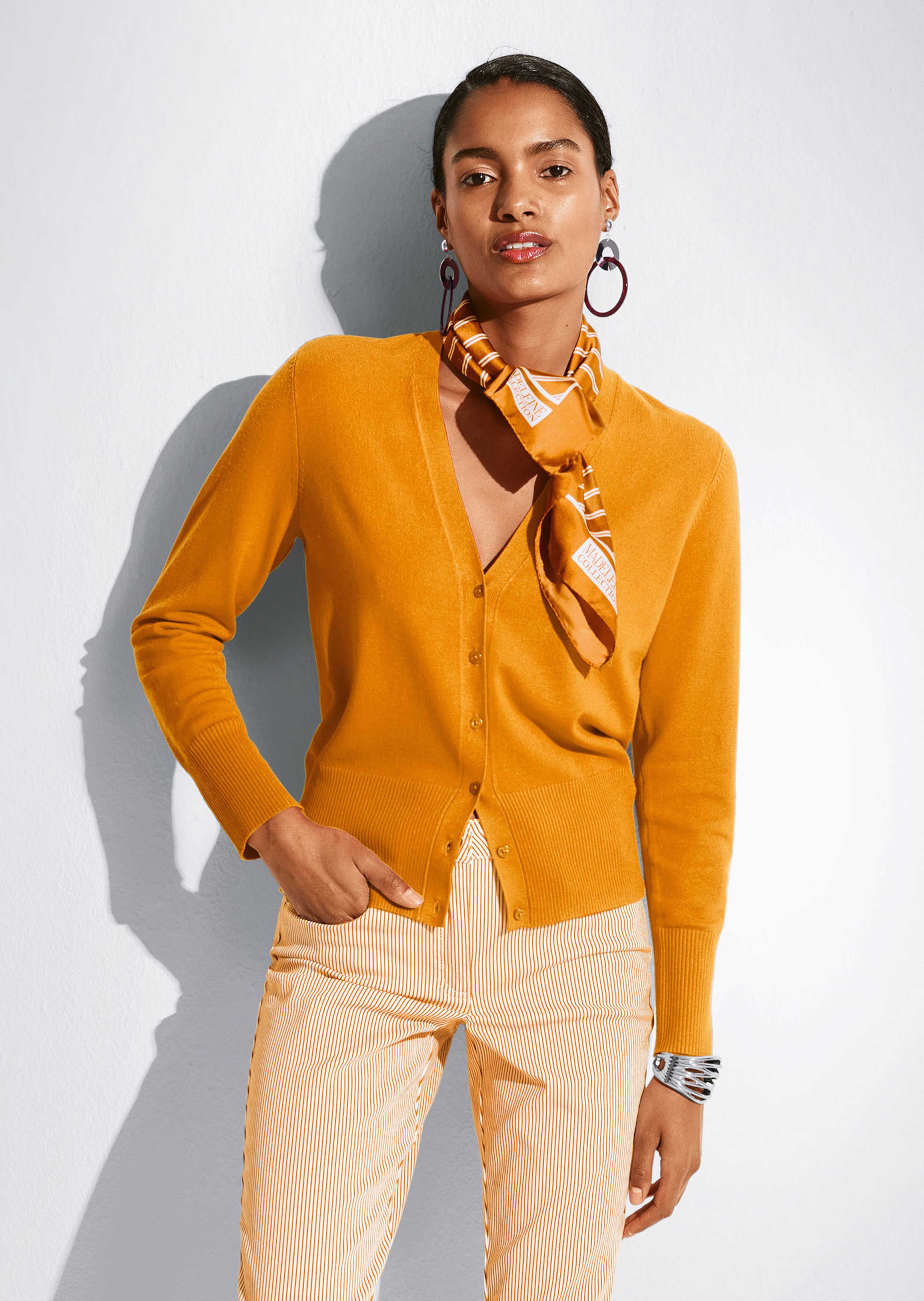 Strickjacke aus Viskose-Stretch