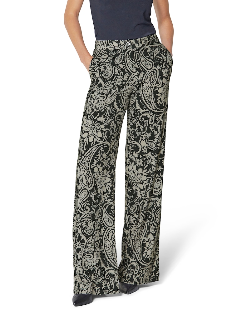 Wide trousers with paisley pattern
