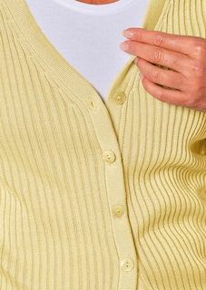 Pflegeleichte Strickjacke in hochwertiger Rippenstruktur thumbnail 5