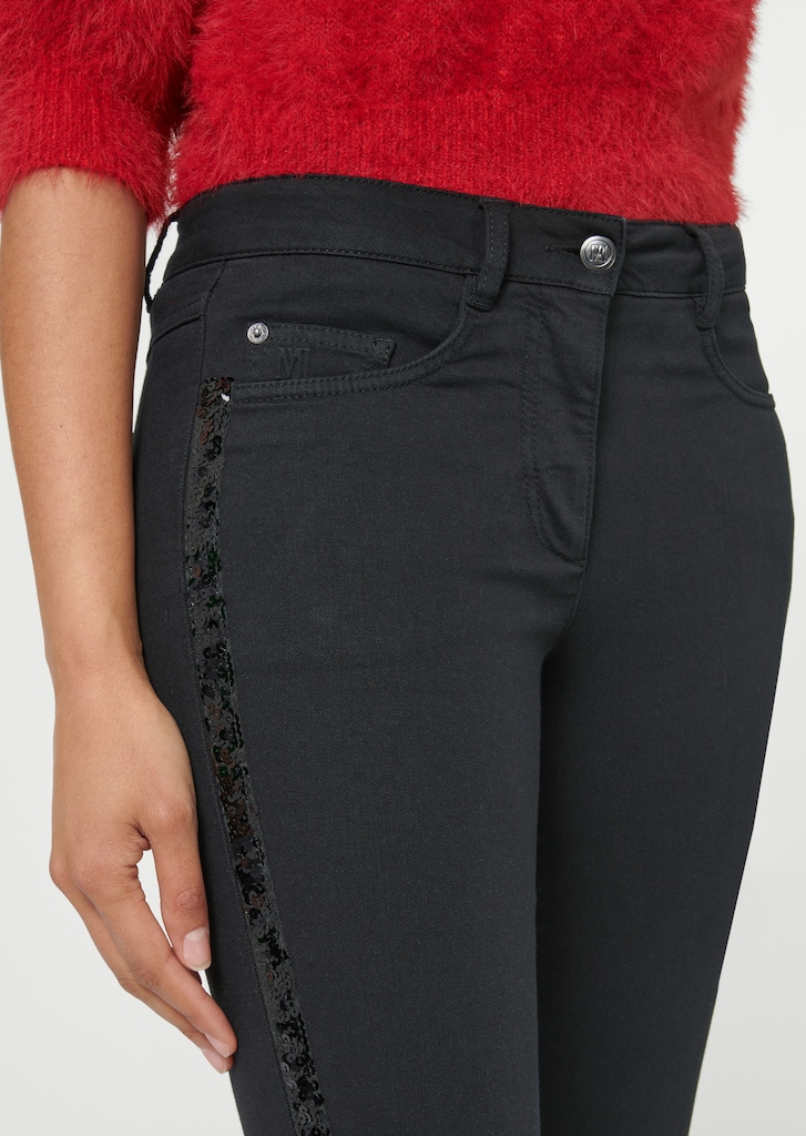 Schlanke Five-Pocket-Jeans mit Pailletten 4