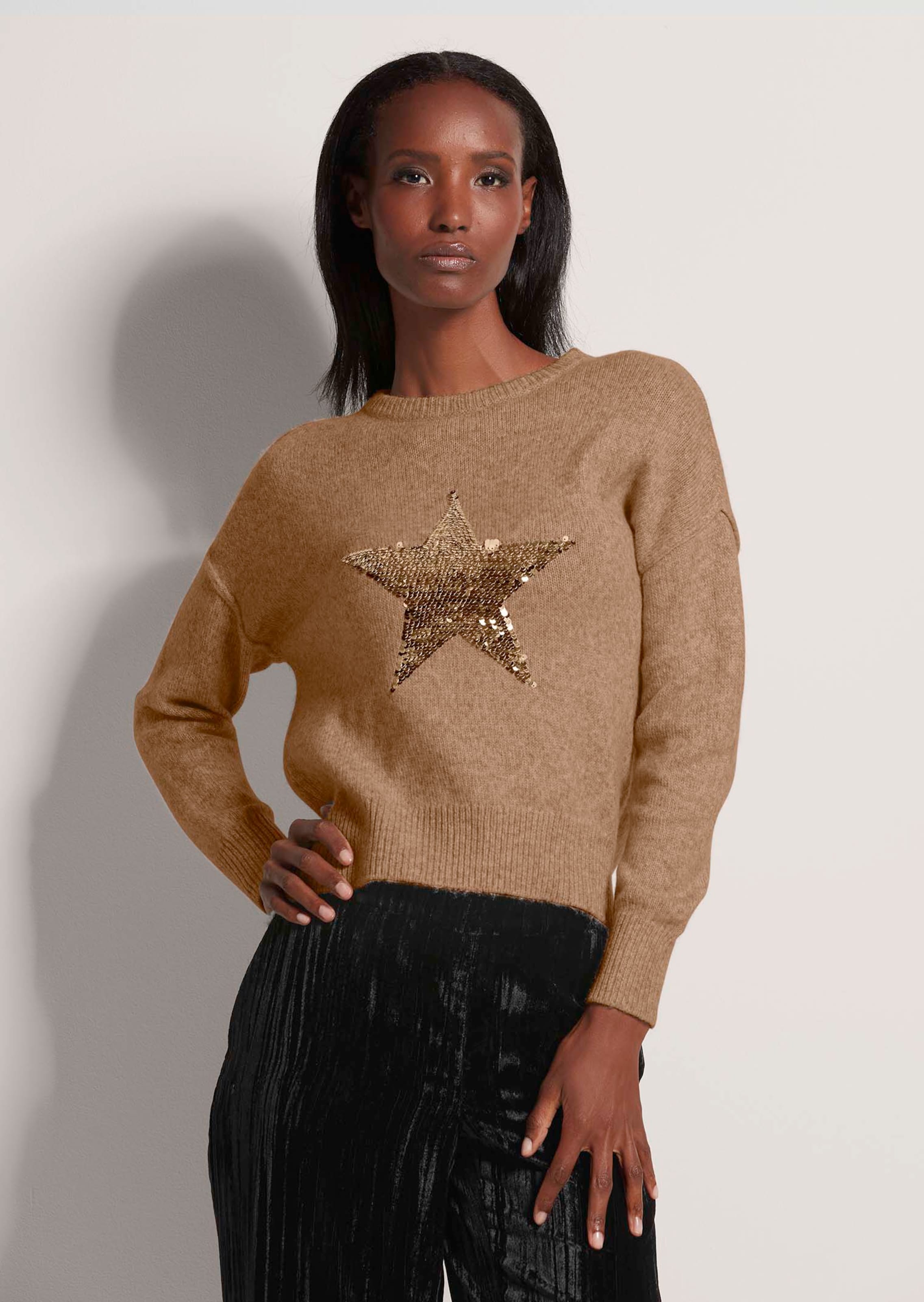 Rundhals-Pullover mit Stern