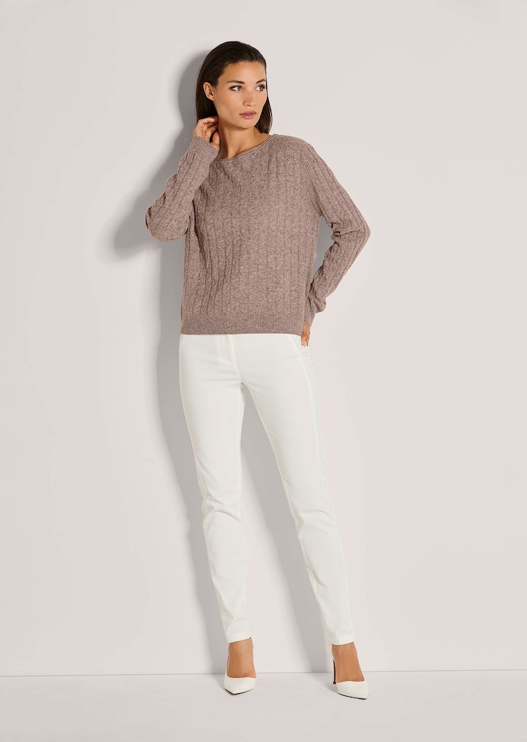 Schurwoll-Pullover mit feinem Zopfmuster
