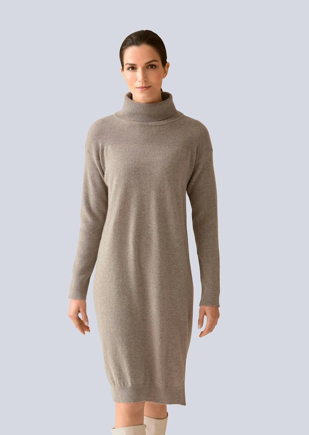 Strickkleid mit Rollkragen 4