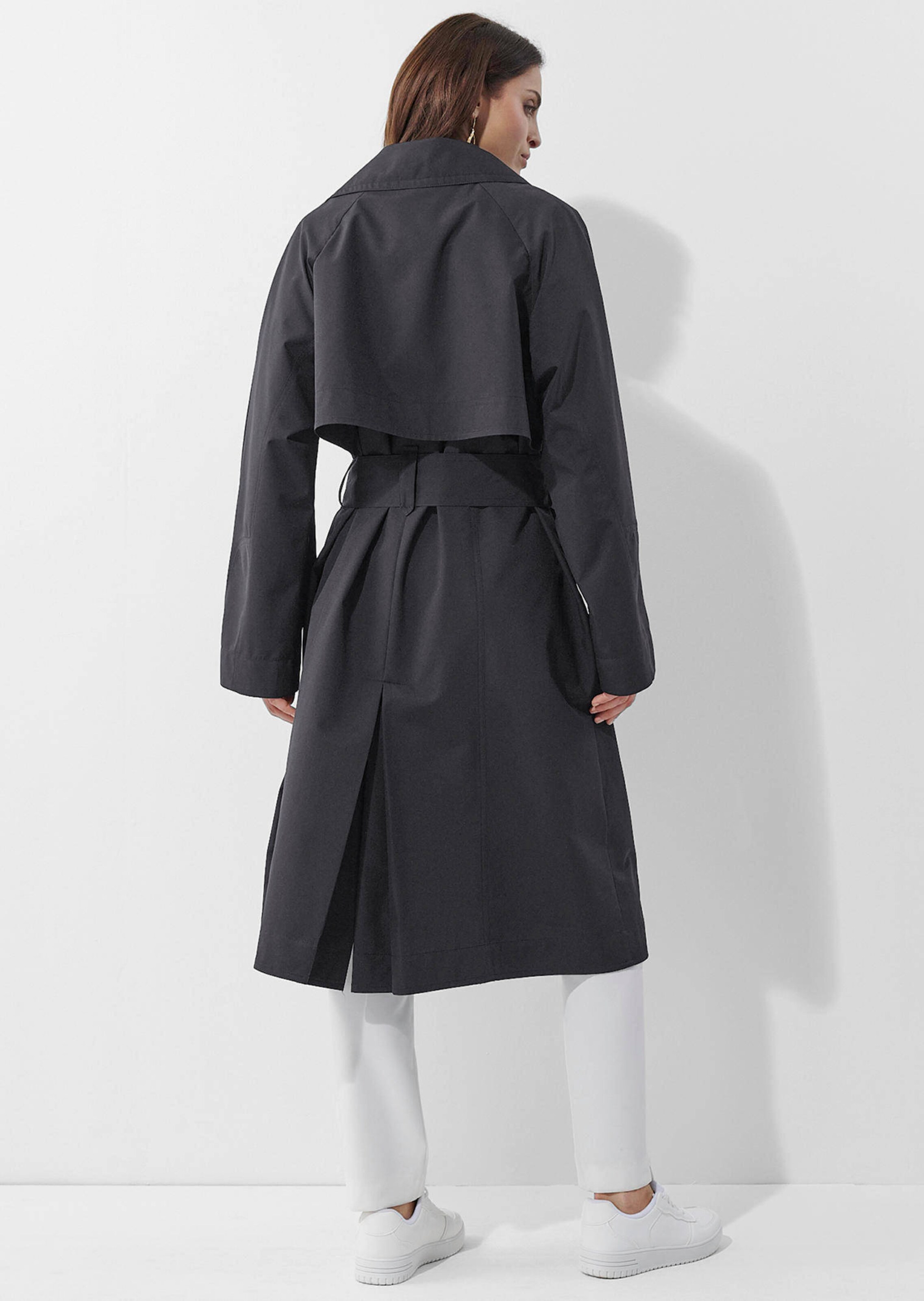 Trench coat in black | MADELEINE Fashion