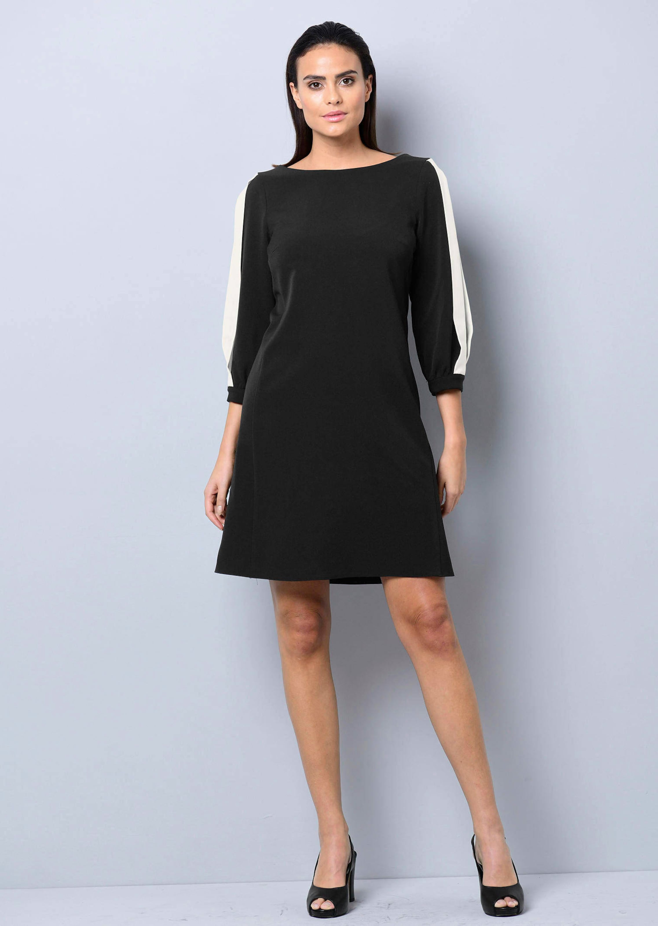Kleid mit Schlitz am Arm