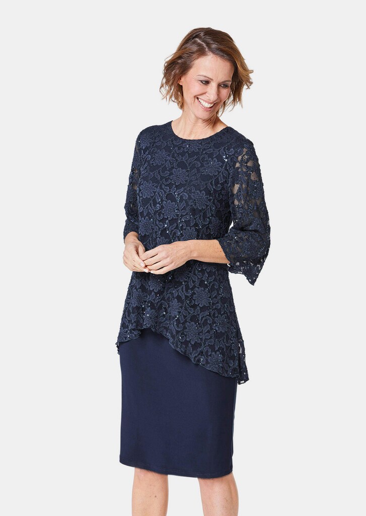 Kleid mit feinem Spitzenüberwurf