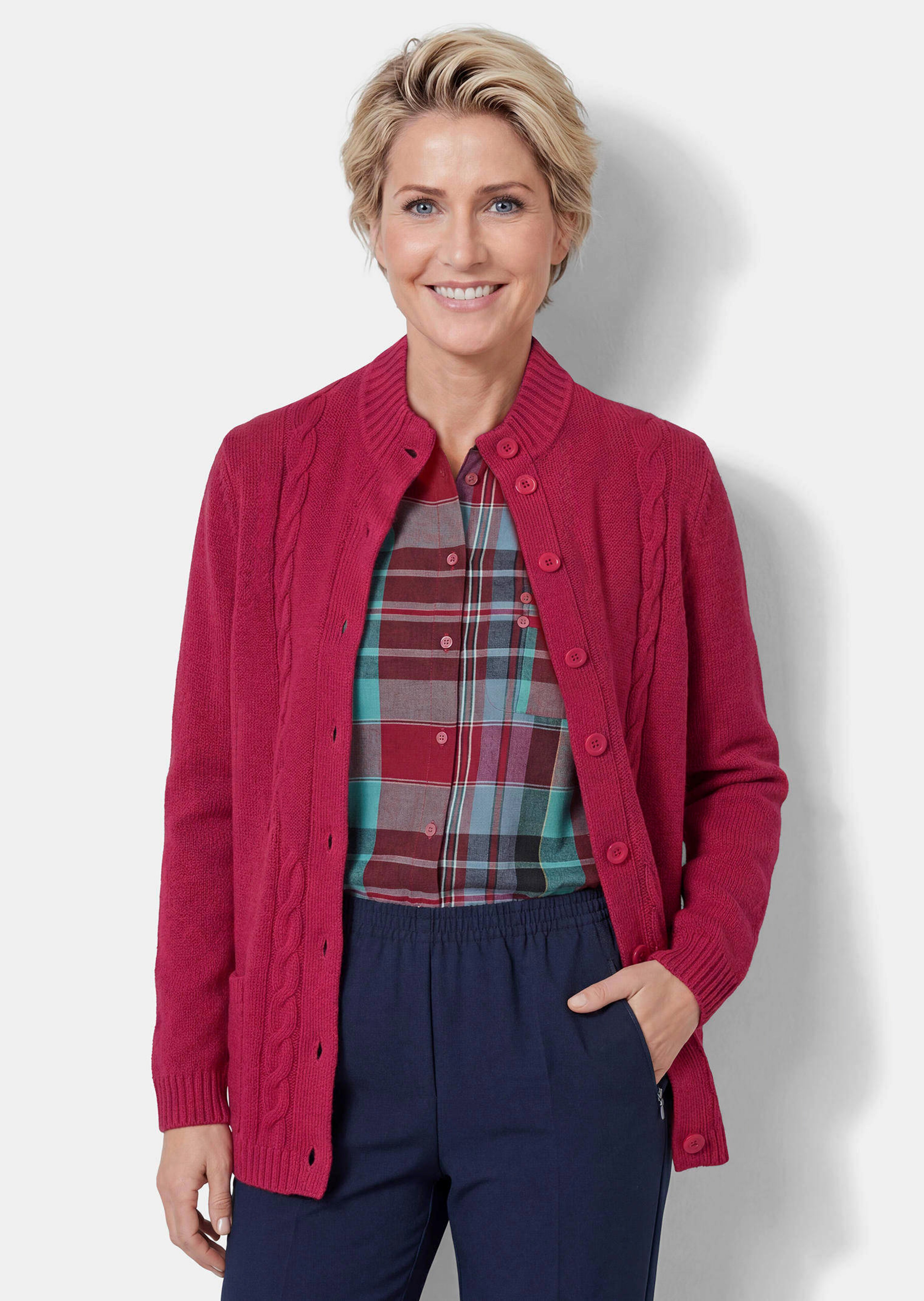 Strickjacke mit platziertem Zopfmuster