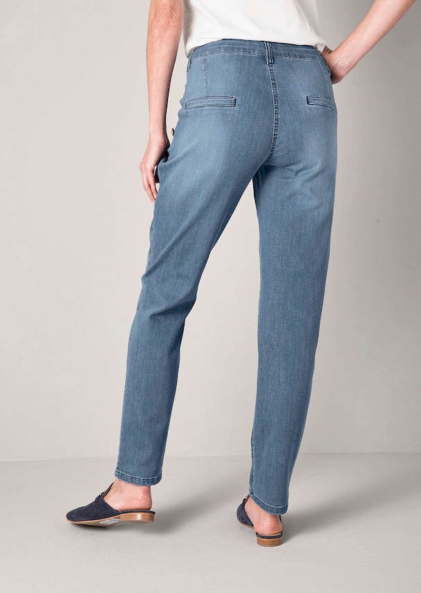 Jeans mit Goldknopf 2