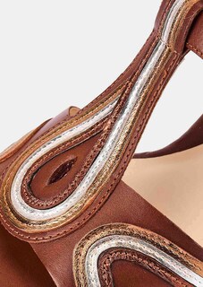 Sandalen aus Leder mit Keilabsatz thumbnail 3