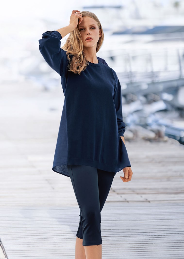 Legerer Pullover in raffiniertem Material-Mix