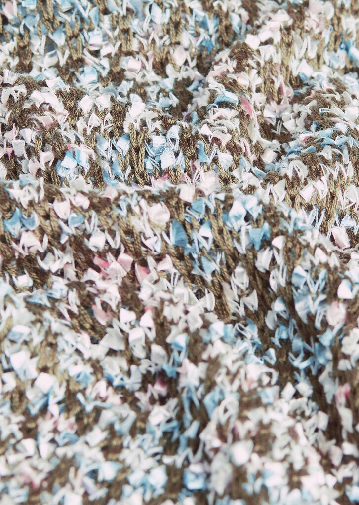 Effektvoller locker gestrickter Bändchengarnpullover
