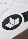 Sneaker thumbnail 3