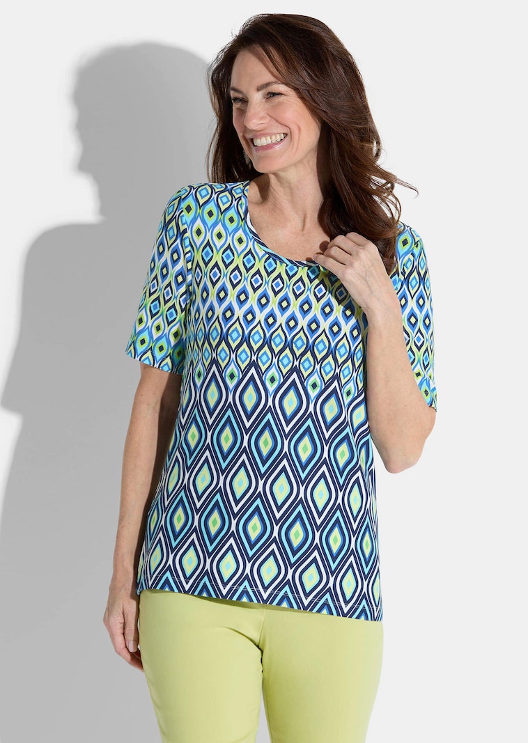 Paita vaihtelevalla kuvioinnilla