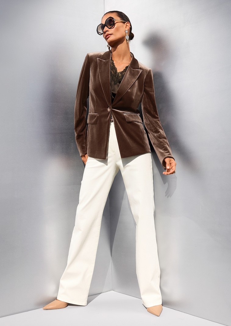 Weite Jeans mit leichtem Bootcut