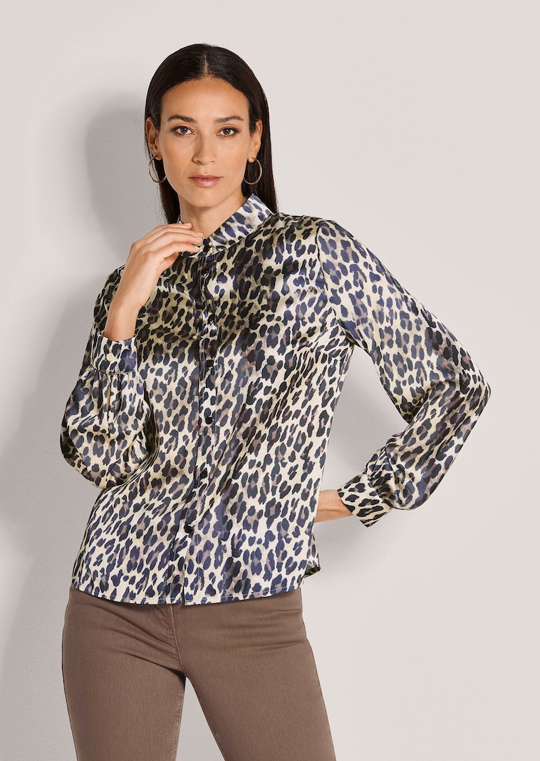Viskosebluse mit Leopardenmuster