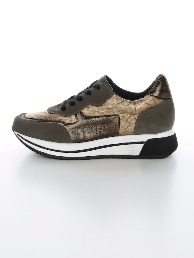Sneaker mit modernem Materialmix 5