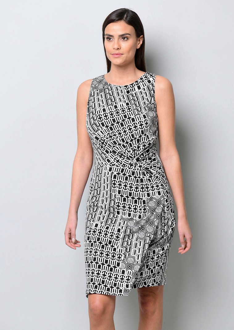 Kleid mit Knoten vorne