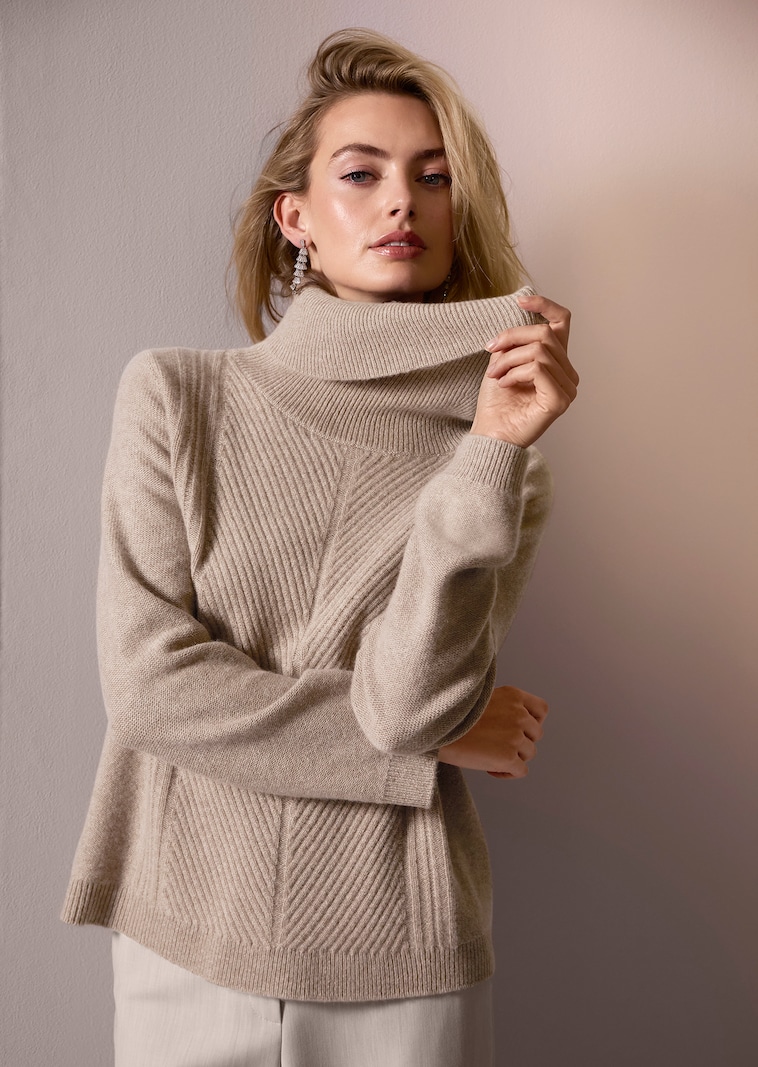 Kaschmir-Pullover mit Capuchon-Kragen