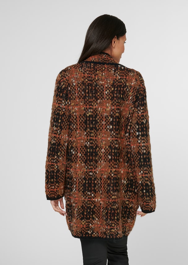 Fastening knitted coat with chequered jacquard 2