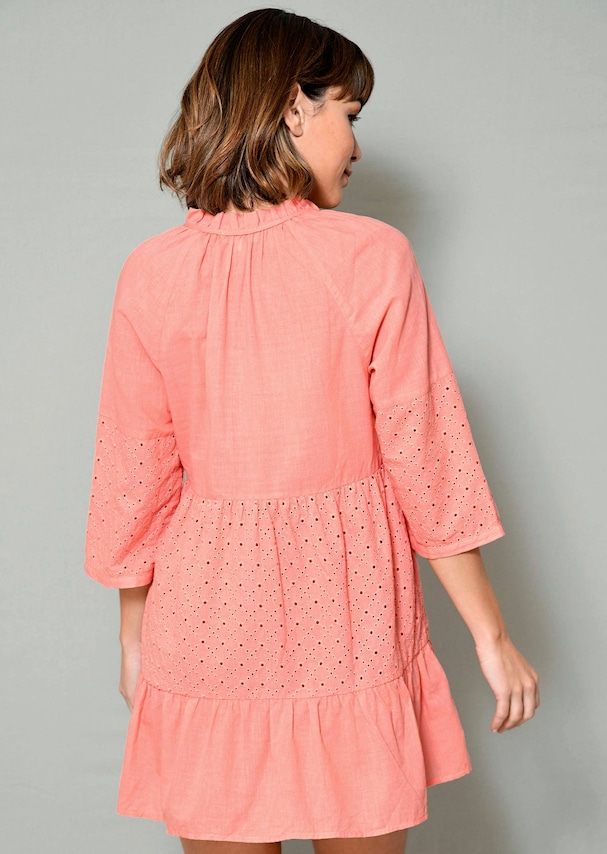 Sommerliche Tunika mit Lochstickerei 2