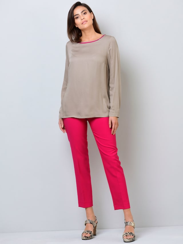 Bluse mit kontrastfarbigem Piping 1