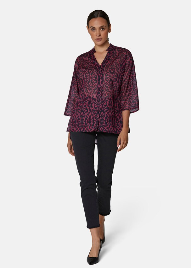 Blouse with high-contrast print and batwing sleeves 1