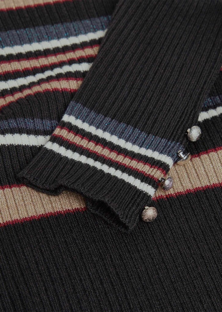 Figurschmeichelnder Rollkragenpullover mit Glanzgarn