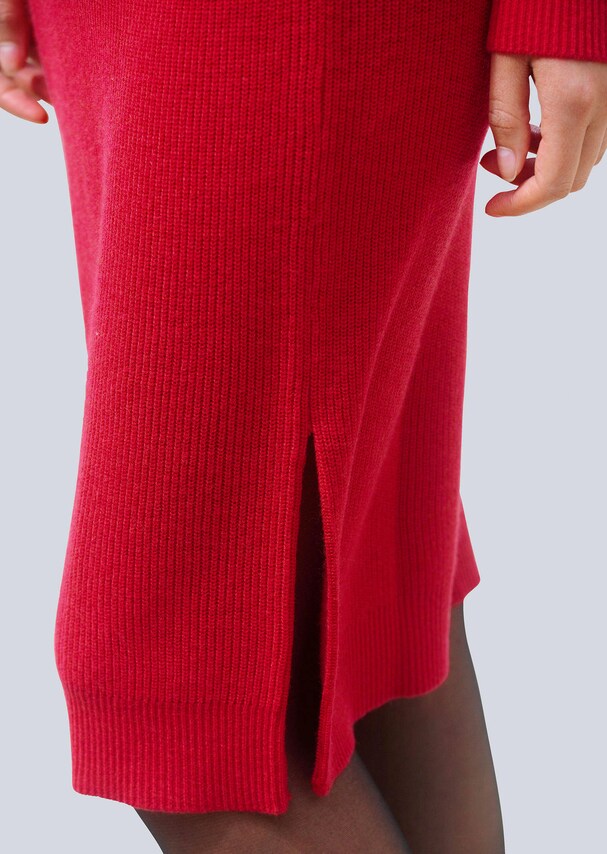 Strickkleid mit Seitenschlitzen