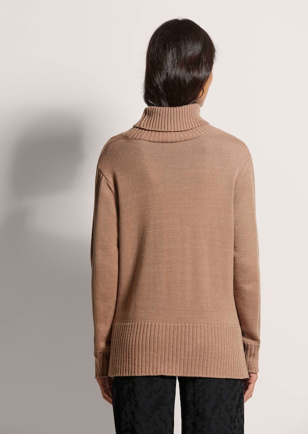 Rollkragen-Pullover mit Tasche 2