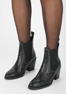 Lederstiefelette mit Ziernieten und Elastikeinsatz thumbnail 1