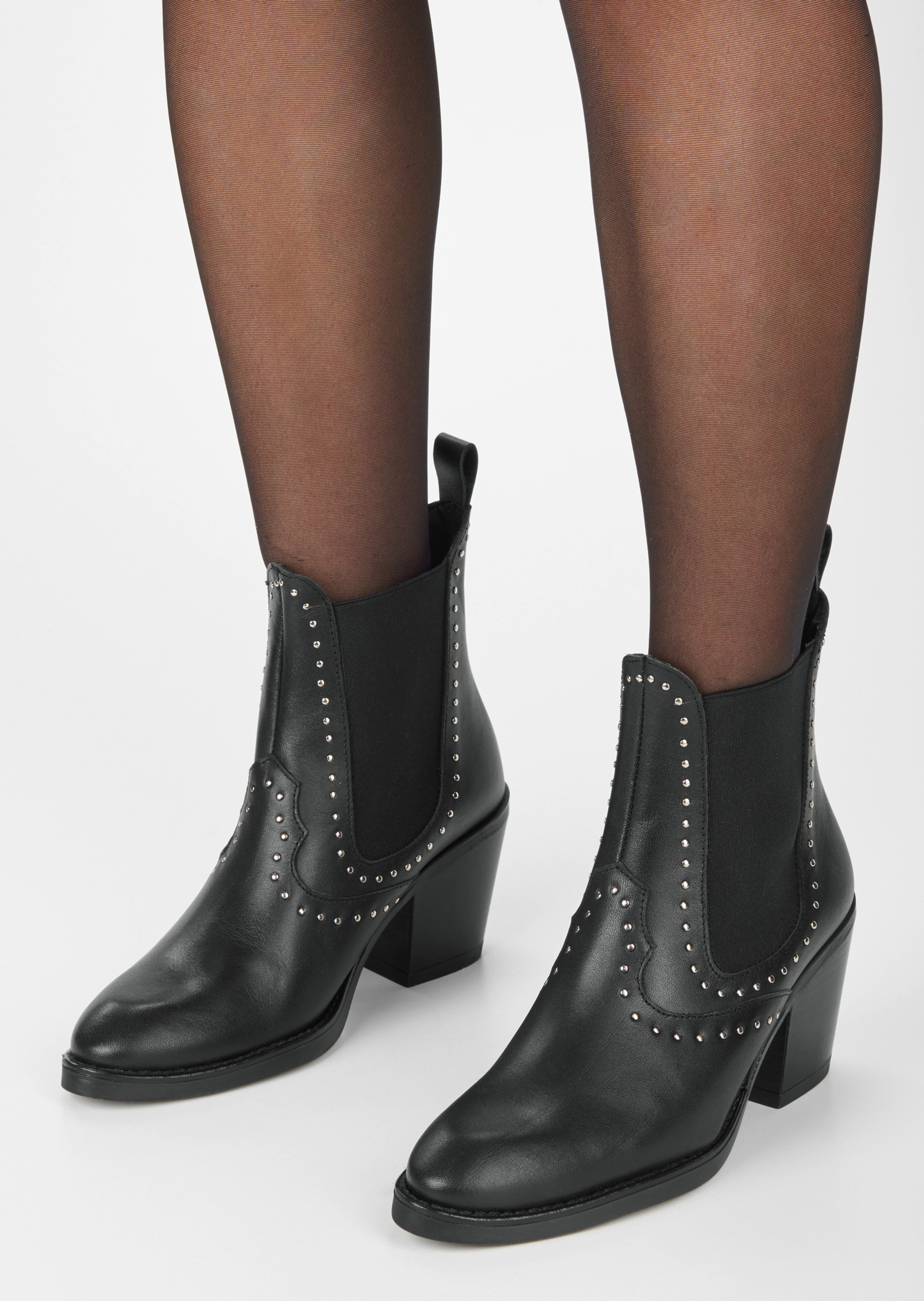 Lederstiefelette mit Ziernieten und Elastikeinsatz