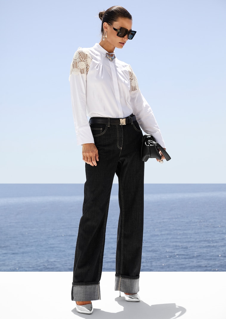 Weite Jeans mit fixiertem Aufschlag