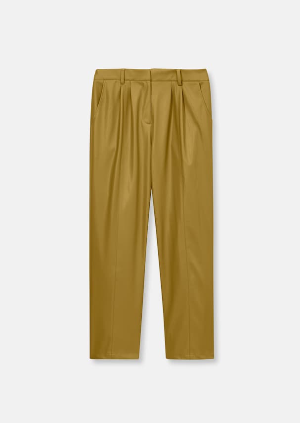 Cropped trousers made from soft faux leather 3
