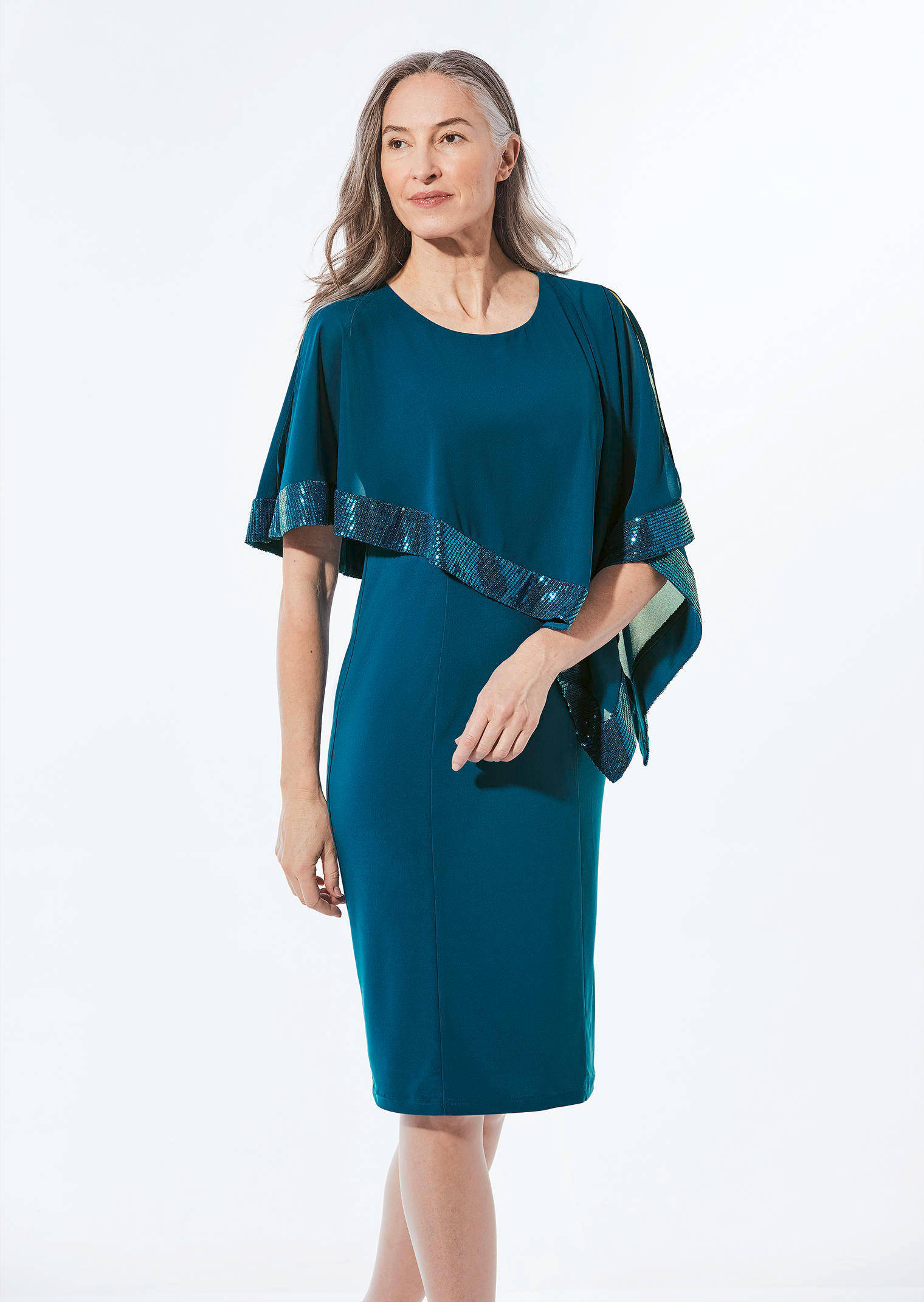 Kleid mit raffiniertem Chiffonüberwurf in blau | atelier GOLDNER