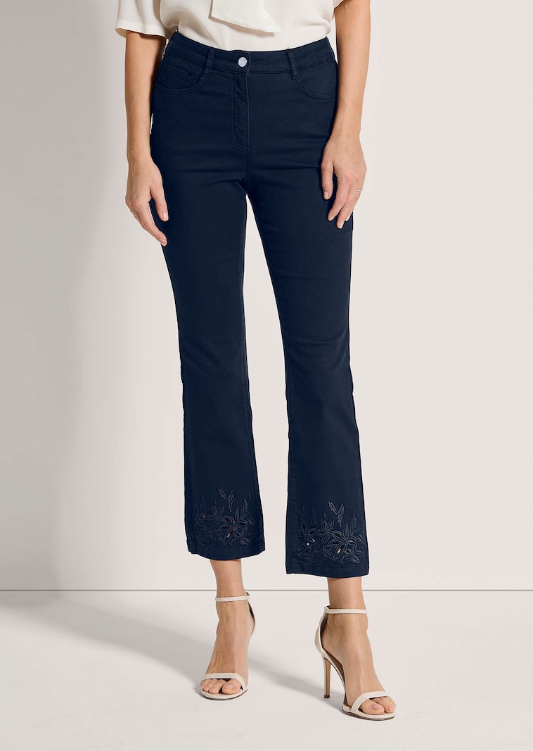 Leicht ausgestellte Jeans