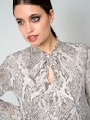Druckkleid mit V-Ausschnitt und Schluppe thumbnail 7